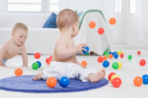 nounou-creche-nestle-bebe