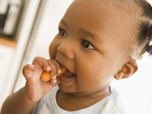 Diversification alimentaire de bébé à 12 mois