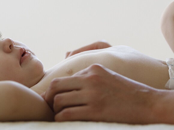 Comment soulager les maux de ventre de bébé