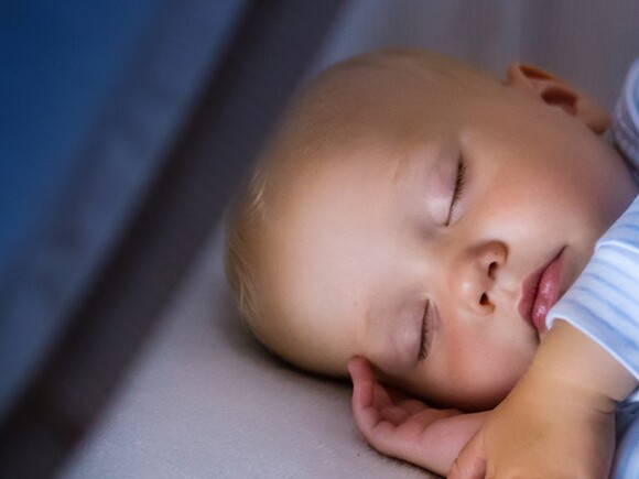 Lit bébé : comment choisir son premier lit ?