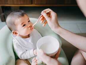 Les nouvelles étapes dans l'aventure des aliments solides pour bébé Les nouvelles étapes dans l'aventure des aliments solides pour bébé