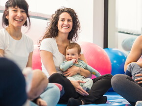 Vous vous sentez seule en tant que jeune maman ? 10 choses à faire avec bébé – qui sont aussi sympas pour vous Vous vous sentez seule en tant que jeune maman ? 10 choses à faire avec bébé – qui sont aussi sympas pour vous