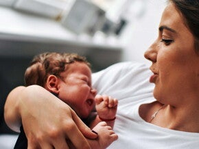 Régurgitation ou vomissement du bébé ?
