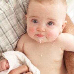 Régurgitations de bébé Régurgitations de bébé