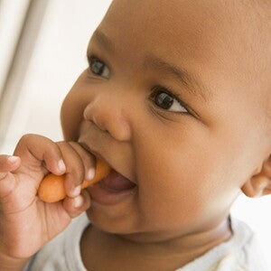 Introduire les morceaux dans l'alimentation de bébé : quand donner des morceaux à bébé ?