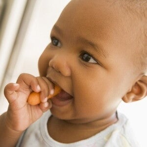 Diversification alimentaire de bébé à 12 mois