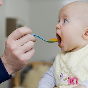 Pratiques alimentaires et apports nutritionnels des bébés français de moins de 3 ans