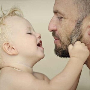Bébé avec papa