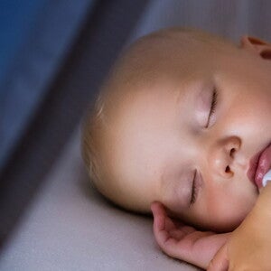Lit bébé : comment choisir son premier lit ?