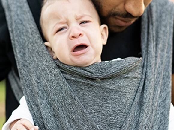 Bébé ne pleure pas : doit-on s'inquiéter d'un nouveau-né trop