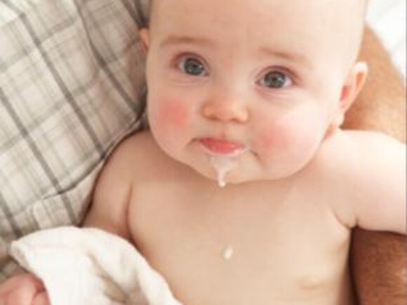Régurgitations de bébé Régurgitations de bébé