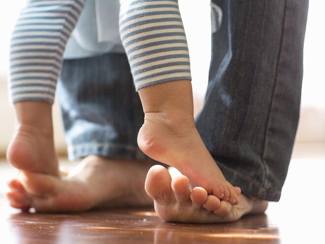 A quel âge bébé marche A quel âge bébé marche
