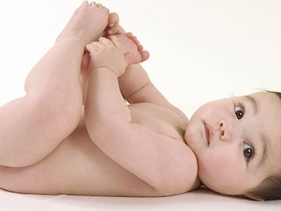 Votre bébé grandit à pas de géant… suivez-le mois par mois Votre bébé grandit à pas de géant… suivez-le mois par mois