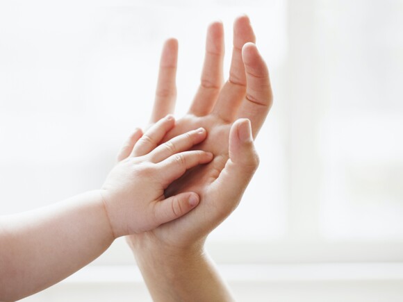 Fête des mères 2022 5 idées de cadeaux à réaliser avec bébé