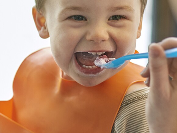 Comment proposer une alimentation équilibrée aux jeunes enfants