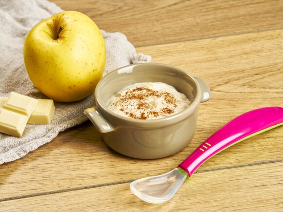 Recette semoule au lait et purée de pomme à la cannelle pour bébé