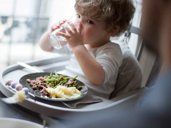 Bébé mange Bébé mange