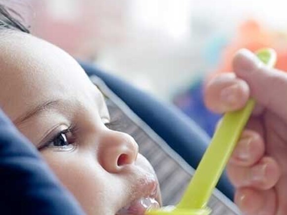 Bébé refuse de manger ? Nos astuces pour le faire manger Bébé refuse de manger ? Nos astuces pour le faire manger