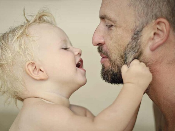 Bébé avec papa