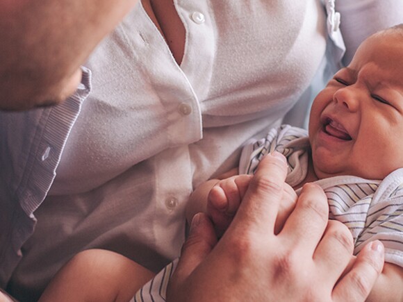 Comprendre pourquoi les bébés pleurent