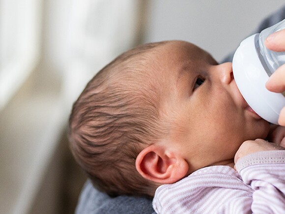 Conseils pour donner le biberon à bébé