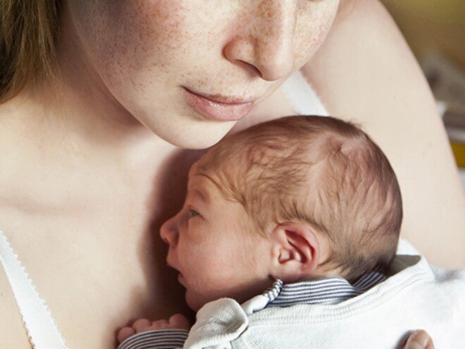 Les émotions des jeunes mamans à surveiller et comment y faire face