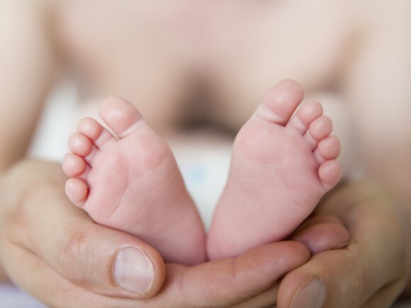 Comment masser bébé ? Les pieds Comment masser bébé ? Les pieds