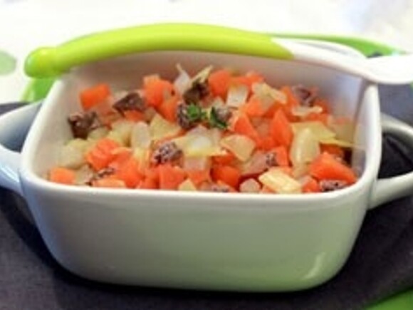 Petit pot au feu, poireaux, carotte, navet et pomme de terre Petit pot au feu, poireaux, carotte, navet et pomme de terre