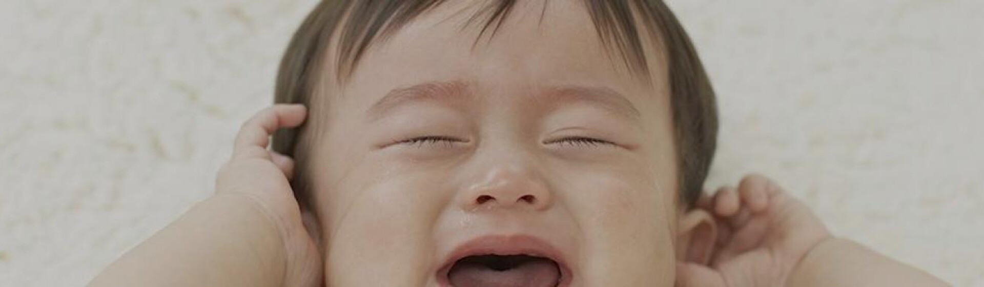 pourquoi-pleure1 Baby laying and crying