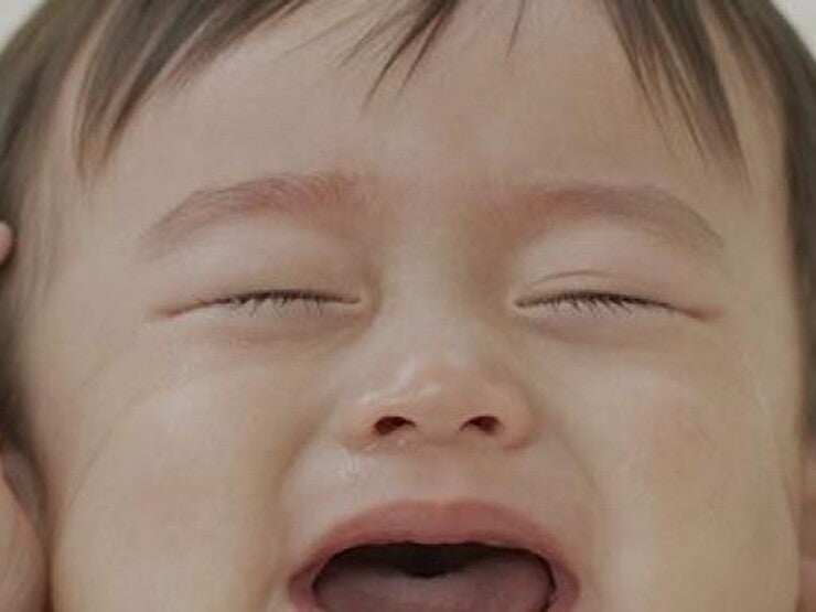 pourquoi-pleure1 Baby laying and crying