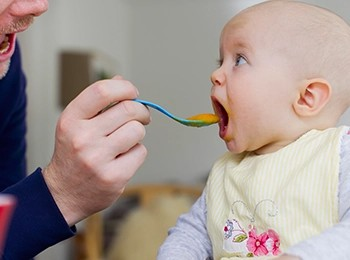 89% des Testeurs déclarent sans hésitation que bébé a apprécié le bon goût de son savoureux dîner avec NESTLÉ® P'tit Souper 89% des Testeurs déclarent sans hésitation que bébé a apprécié le bon goût de son savoureux dîner avec NESTLÉ® P'tit Souper