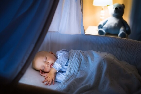 Faut-il nourrir bébé la nuit ?