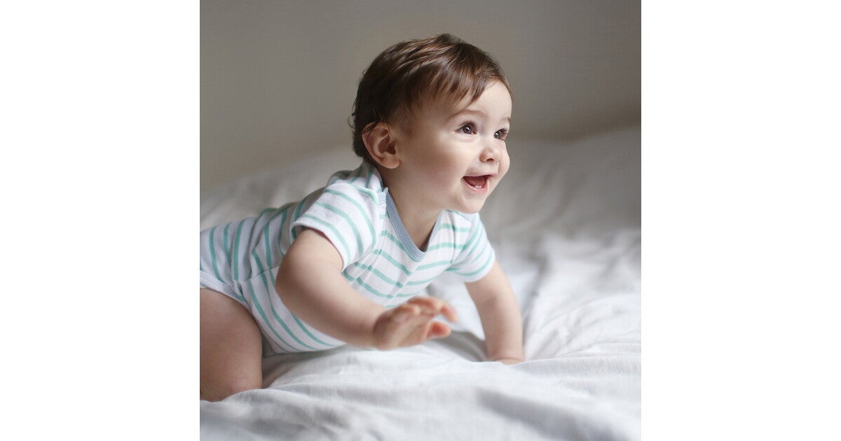 Bebe A Les Joues Rouges Ses Premieres Dents Nestle Bebe