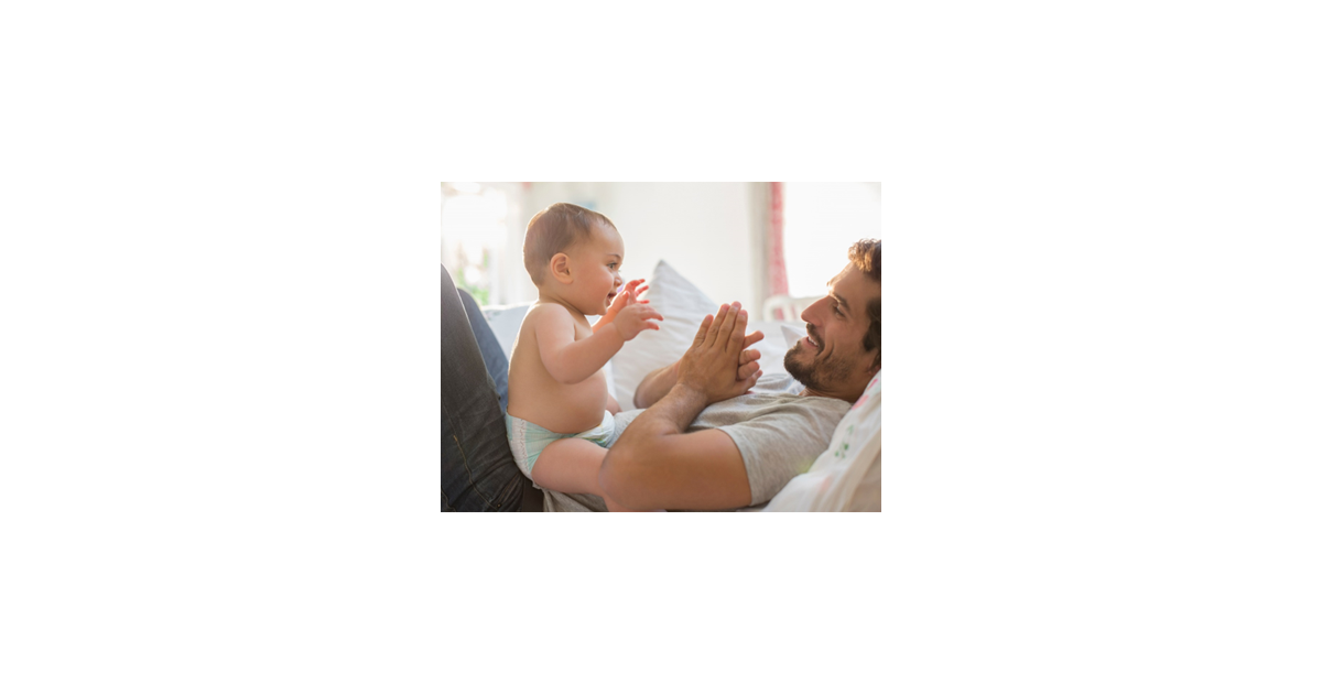 À quel âge bébé tient assis et comment l