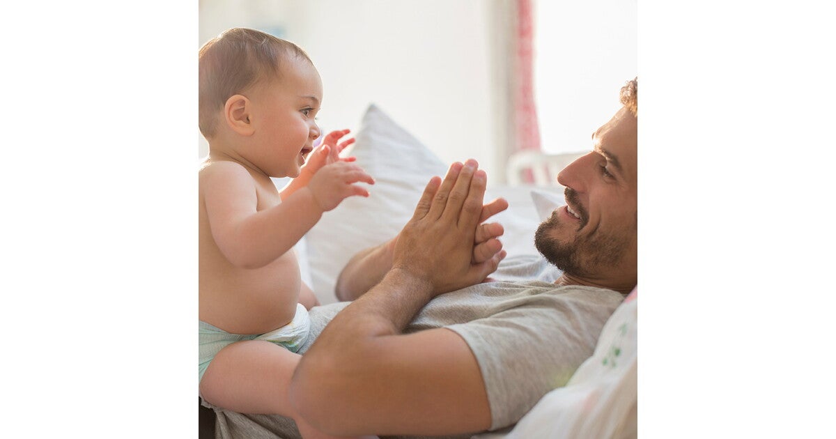 A quel âge bébé parle ? Les premiers mots de bébé NESTLÉ Bébé