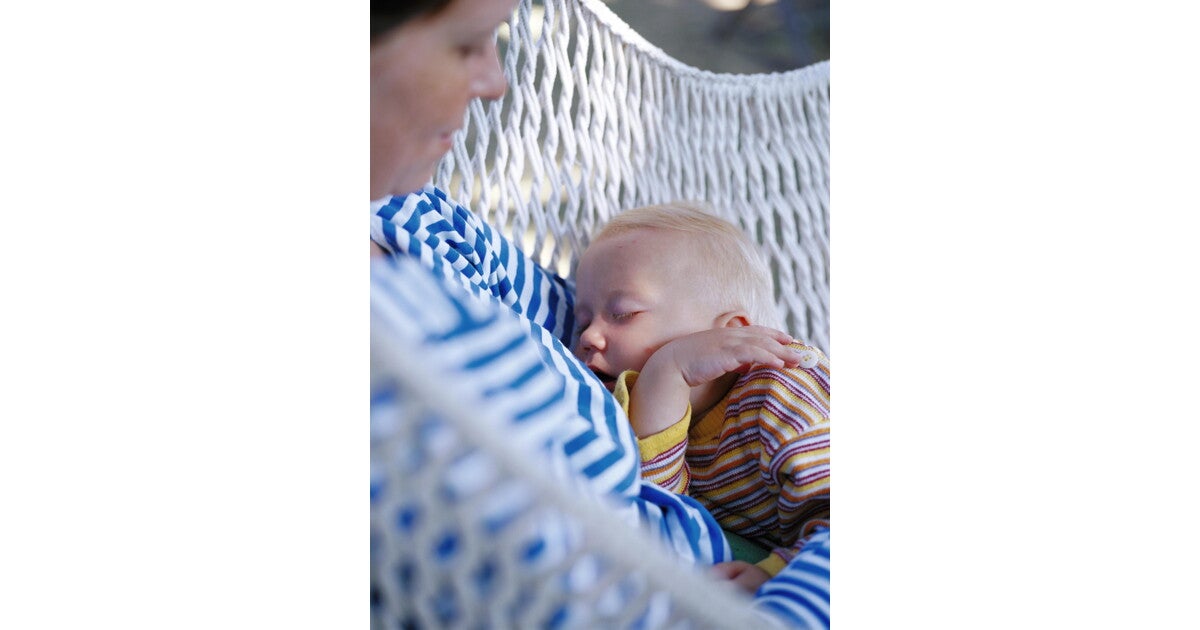Bebe Pleure La Nuit Que Faire Pour Le Calmer Nestle Bebe
